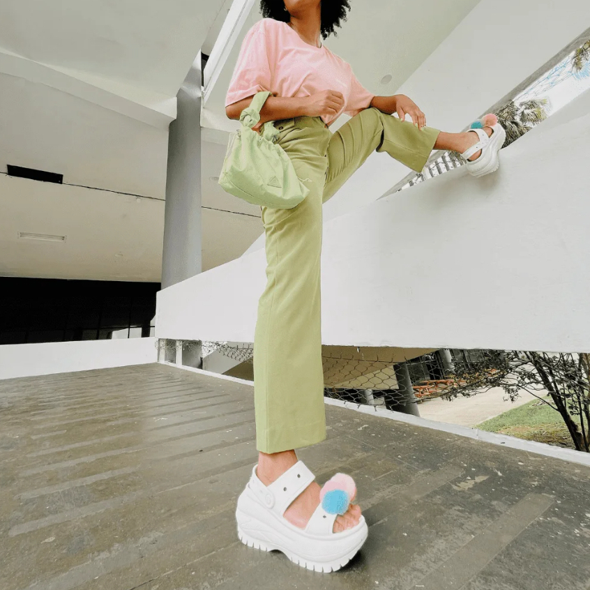 [ลด30% เก็บโค้ด 11XTRA30] Crocs รองเท้าแตะ Classic Mega Crush 207989-001 / 207989-2Y2 /207989-100 / 207989-5Q6