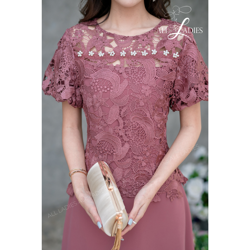 All Ladies เดรสลูกไม้อกมุกดีไซน์เก๋คะ เป็นเดรสชีฟองคลุมเสื้อลูกไม้ ยอดนิยมมากนะคะ สวยหวานสุภาพคะ มีซับในไม่บาง - รูปที่ 3