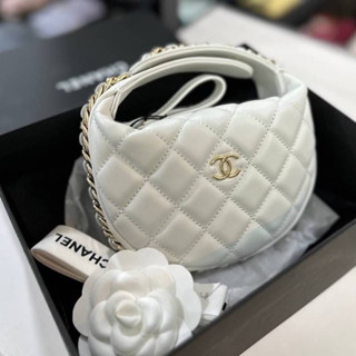 CHANEL POUCH LAMBSKIN MINI BAG  งานสวยชนช็อป กำลังฮิต กระเป๋ามินิน่ารักมาก แต่งโซ่ มีกระดุมปรับขนาดได้ มาพร้อมสายโซ่