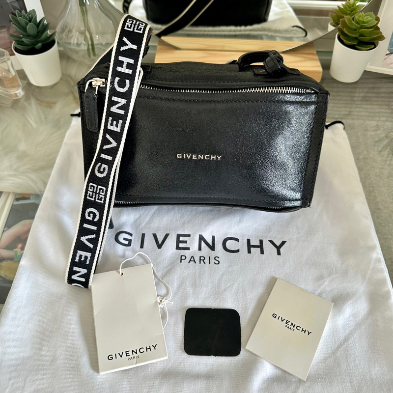 USED Givenchy Pandora Mini Logo Strap สภาพดีราคาดี💯