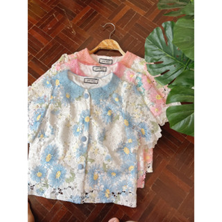 เสื้อคอบัวผ้าฉลุลายดอกหวานไม่ไหว