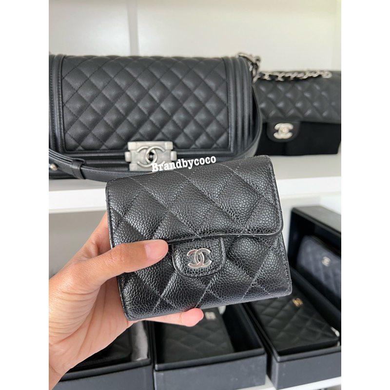 Chanel Trifold black caviar wallet holo 26