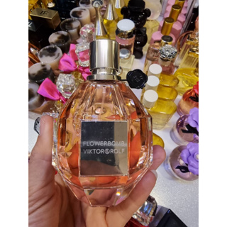 V&amp;R Viktor &amp; Rolf  2รุ่น ดังนี้….  Flowerbomb EDT • 100ml 4,600฿ ขาย 2,999฿  • ค่าส่ง 65฿   “กลิ่นหอมแน่นแต่เฟรช เหมือนเ