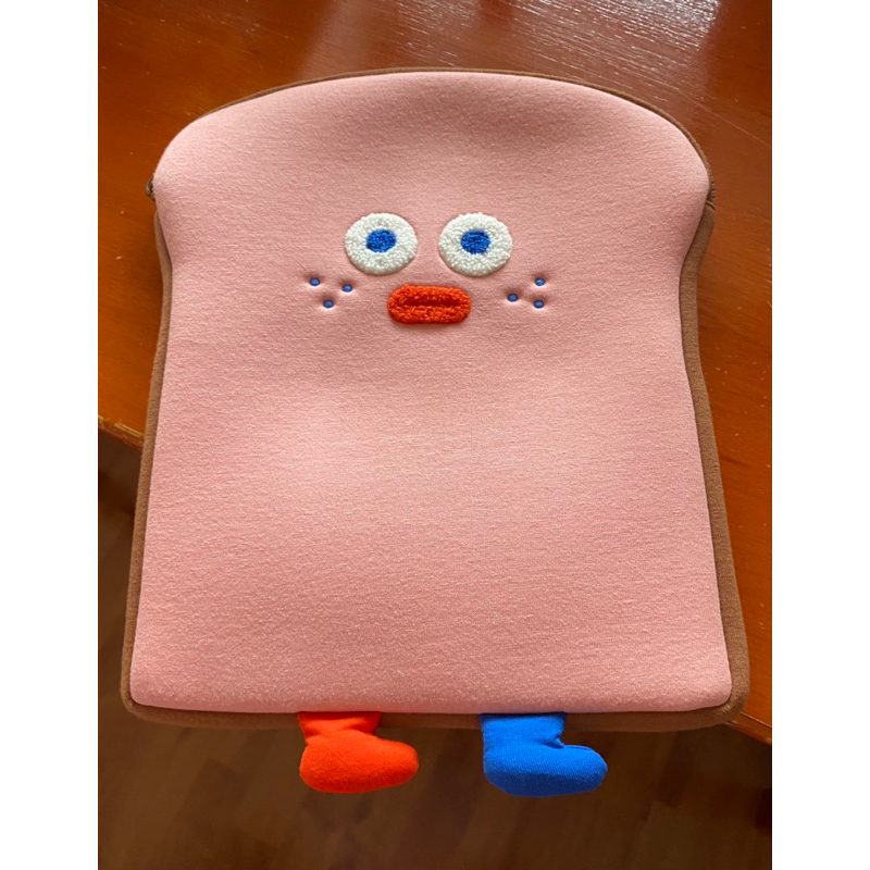 กระเป๋าใส่ ipad รูปขนมปัง สีชมพู (มือสอง สภาพดี)