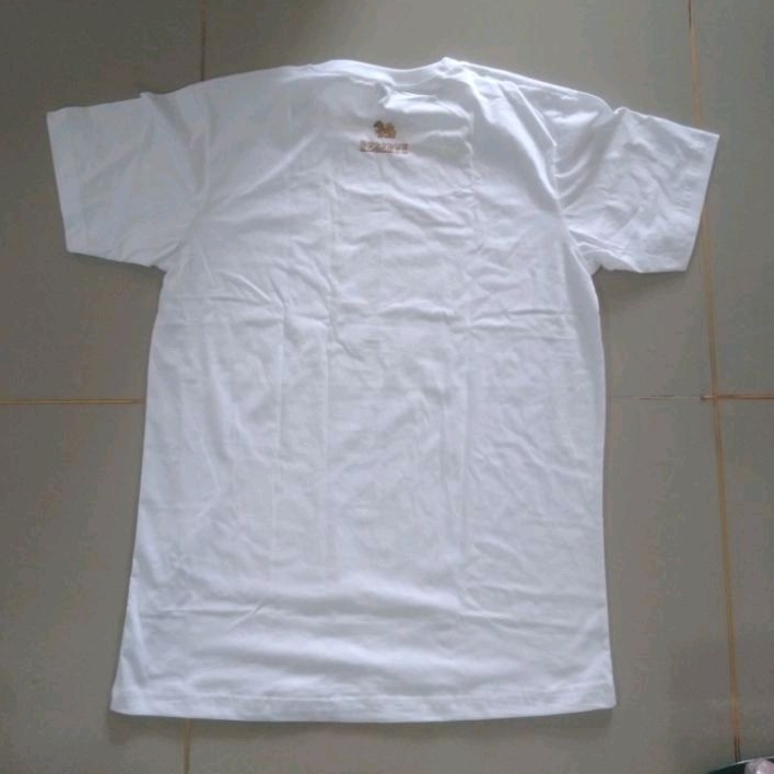 เสื้อยืดคอกลมสิงห์ สีขาว ,  สีเหลือง  ทำจากผ้า cotton อย่างดี