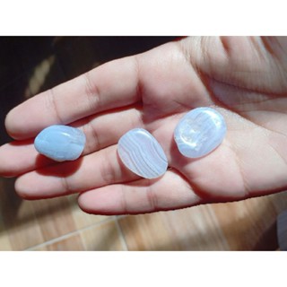 Chalcedony คาลซิโดนี  น้ำหนัก 10.6 กรัม สีฟ้า บลู เลซ อาเกต blue lace agate  ขนาด 15-20 mm หินธรรมชาติ