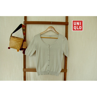 UNIQLO x cotton x M ไหมพรมบาง สีออกครีม อก 34 ยาว 22  Code : 533(4)