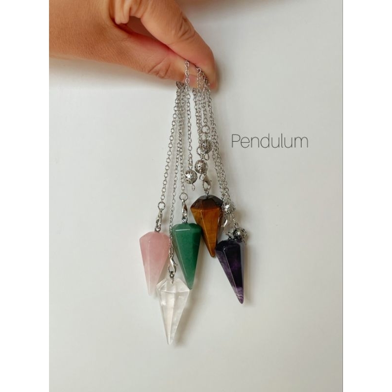 แพนดูลัม คริสตัล ( Pendulum Crystals ) มีคริสตัลให้เลือก 5 ชนิด ควอตส์ใส โรสควอตส์ อเวนจูรีน ไทเกอร์อาย เเละ อเมทิส