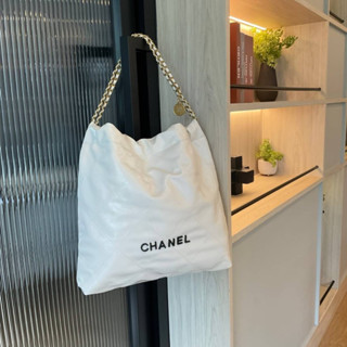 CHANEL 22 LEATHER HANDBAG ทรงยอดฮิตในปี 2023