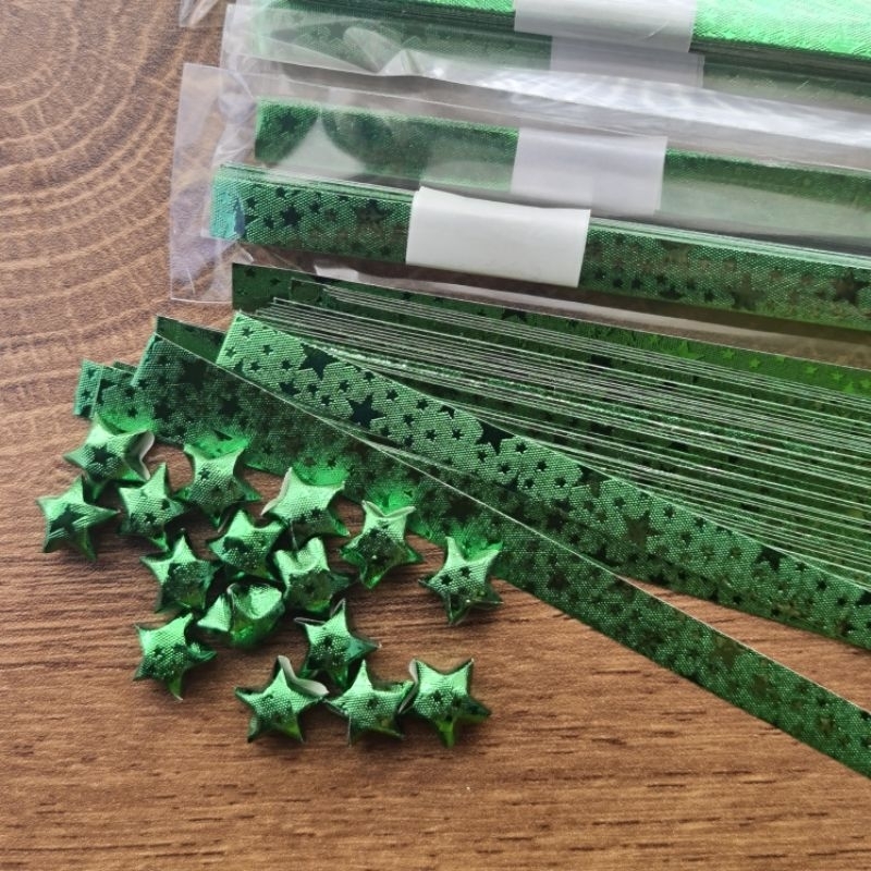 กระดาษพับดาว เงาวาววับ กระดาษเรนโบว์จำนวน 50 แผ่น 
สี  Green Star - รูปที่ 2