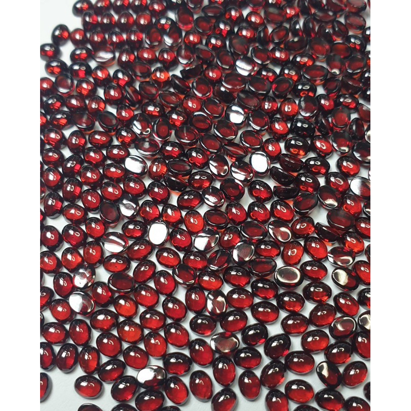 ( 1 ชุด มี 20 เม็ด ) พลอยแท้ โกเมน ดิบ Garnet หลังเบี้ย ไข่ ขนาด 4x3มิล เนื้อแก้ว โกเมนไทย พลอย อัญมณี อัญมณีแท้ Gems