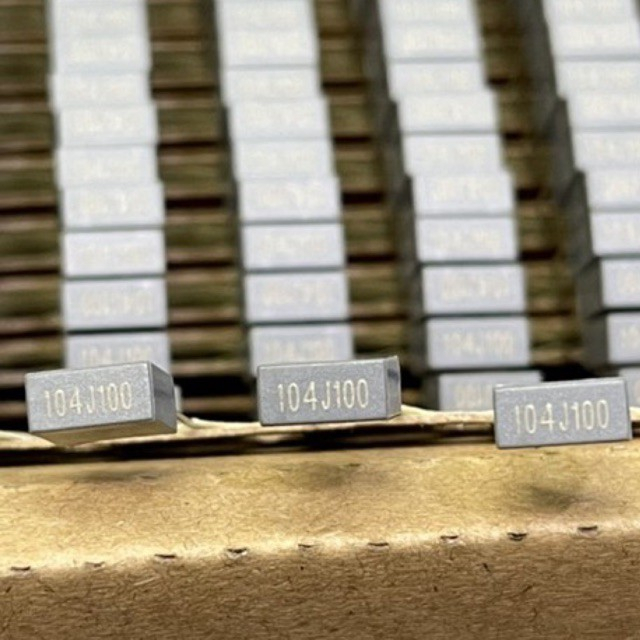 [จำนวน 100ตัว] C. Poly โพลี 100v. ตัวสีเทา ค่า 104 , 104J100