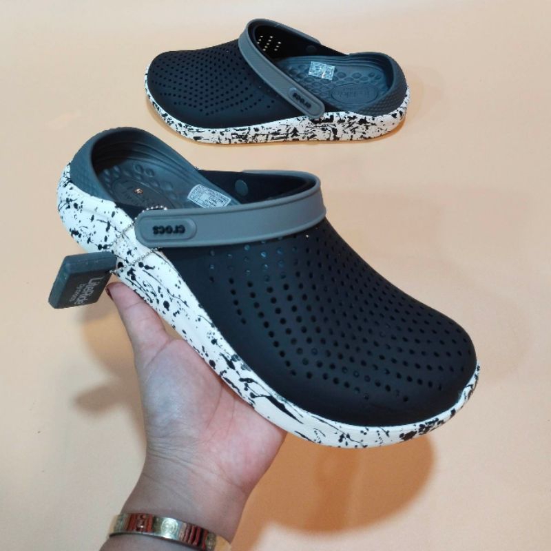 Crocs LiteRideรองเท้าคร็อคส์รุ่นฮิตได้ทั้งชายหญิงรองเท้าแตะ crocs ผลิตจากยางอย่างดีนิ่มเบาไม่ลื่นใส่สะอาดเท้า