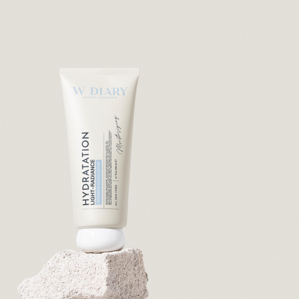 WDIARY LIGHT-RADIANCE​ INTENSIVE​ CLOUD​ LOTION​(โลชั่นบำรุงผิวกาย)