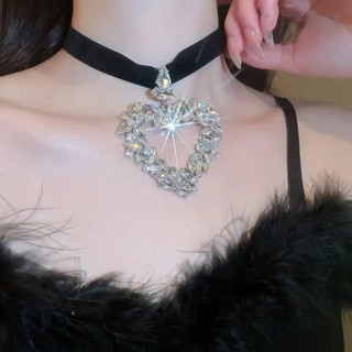 สร้อยคอ​แฟชั่น choker หัวใจเพชรแบบโคตรใหญ่ แต่น่ารักมาก เพิ่มให้ลุคการแต่งตัวดูเปรี้ยวจี๊ด เข็ดฟัน