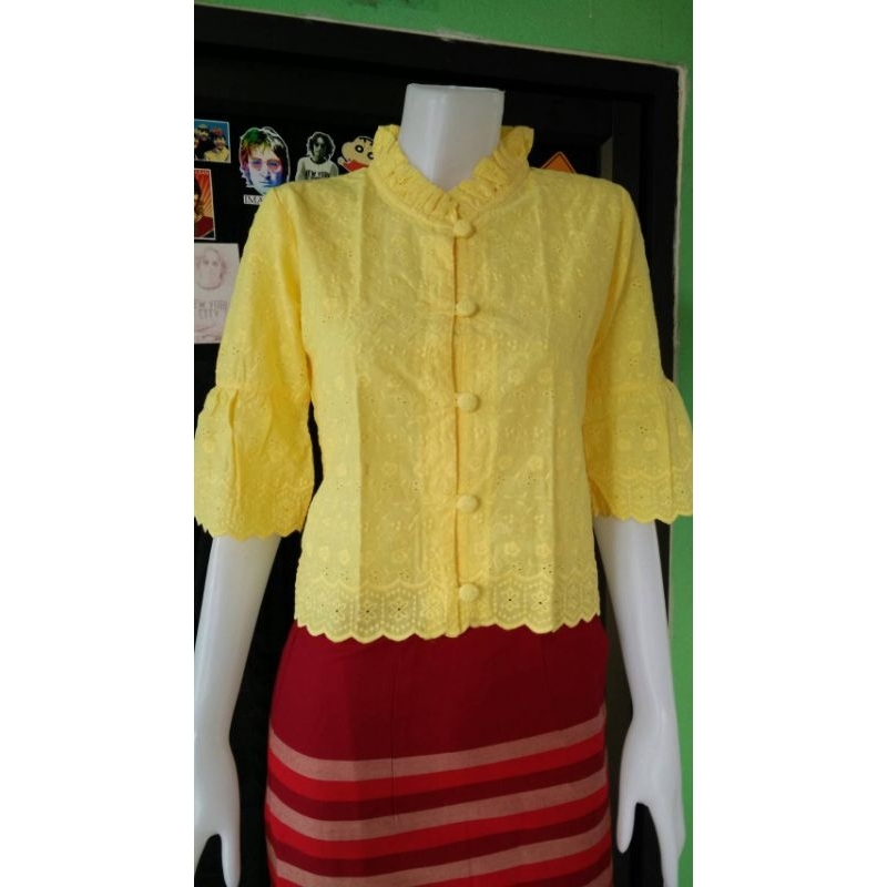 Big sale ผ้าไทยสีเหลืองเสื้อลูกไม้พื้นเมืองแขนสามส่วน