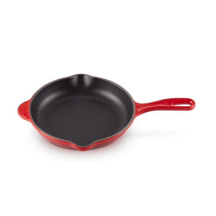 กระทะเหล็กหล่อทรงกลมมีด้ามสีแดง TRADITION ROUND SKILLET 26CM CERISE