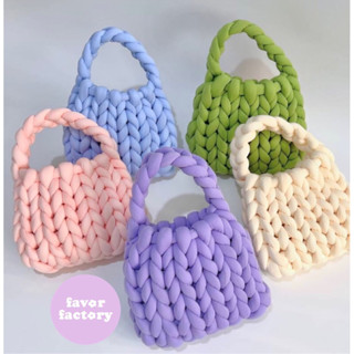 FAVOR พร้อมส่งร้านไทย กระเป๋าถัก ไหมพรม🧶 แฟชั่น Jumbo Knit สำหรับผู้หญิง สัมผัสนุ่ม summer ใหม่