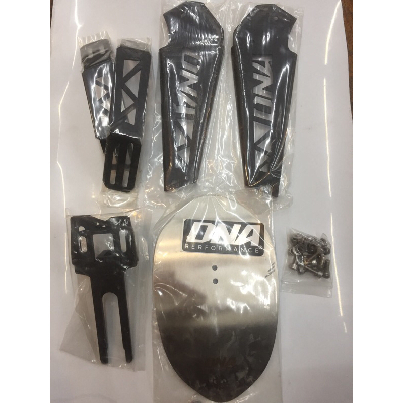 กันดีด(D.N.A)รุ่นMud Guard /Z-650/Z-800/TNT-250/GSX-750/MT-07/MT-09 (037261)