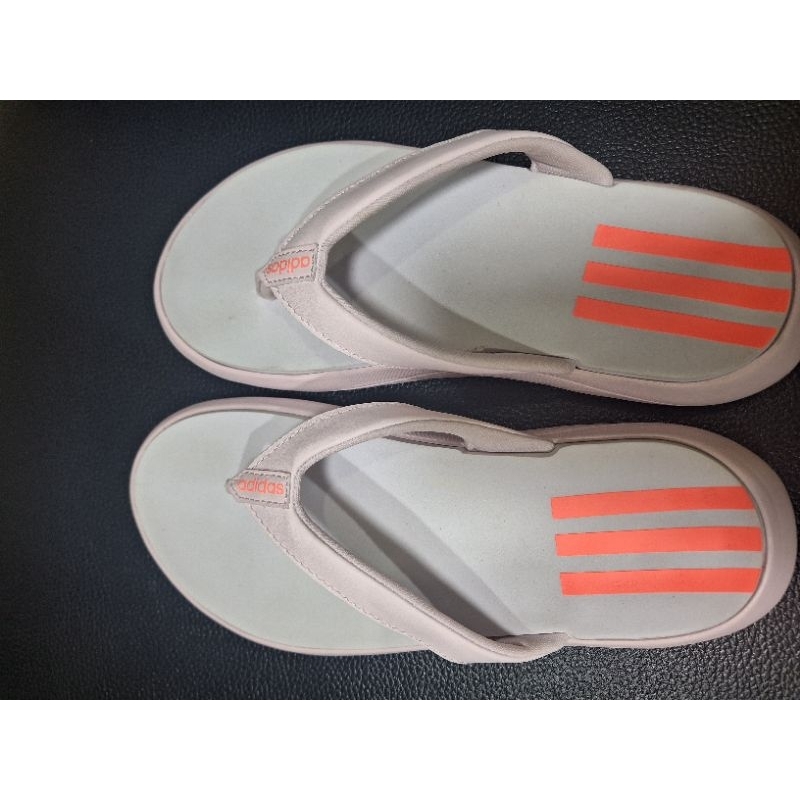 adidasรองเท้าแตะผู้หญิง*แท้*