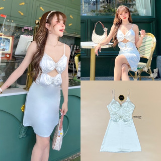 Miralyn มินิเดรสสายเดี่ยวสีขาวผ้าซาตินหนา แต่งดีเทลด้วยโบว์ช่วงอกและช่วงเอวโชว์ความเซ็กซี่