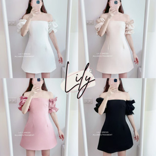 LILY DRESS มินิเดรสเปิดไหล่แต่งระบายช่วงแขนและเดินด้ายสีตัดที่แขน