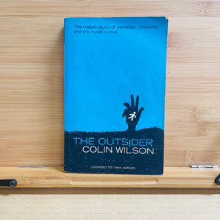 ข061 The classic study of alienation, creativity and the modern mind.  THE OUTSIDER COLIN WILSON Updated for new edition