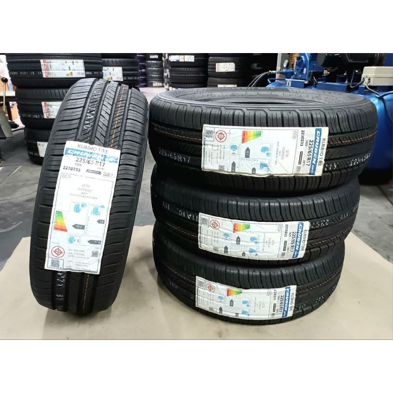 ยางใหม่ค้างปี  225/65R17 Kumho Crugen HP71 ผลิตปลายปี 2021 ประกันบวม 2 ปี พร้อมจุ๊บลม 4 ตัว จัดส่งฟร