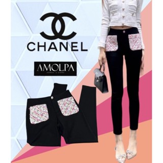 กางเกงสกินนี่  CHANEL แต่งกระเป๋าด้วยผ้าทวิต ผ้าเด้ง ผ้าเทพ ผ้าแน่นๆ เก็บทรง กระชับมาก ใส่แล้วพอดีตัว เป๊ะปังอวดหุ่นสุดๆ