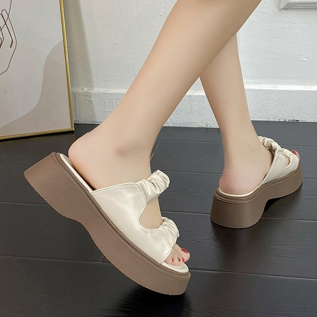[จัดส่งในประเทศไทย] JINxCHOY SHOES ฤดูร้อนใหม่สะดวกสบายกลางแจ้งระบายอากาศ PU หนังหนาแต่เพียงผู้เดียวรองเท้าแตะลื่นนักเรียนริมทะเลวันหยุดผู้หญิงรองเท้าช้อปปิ้งราคาถูกขายส่ง