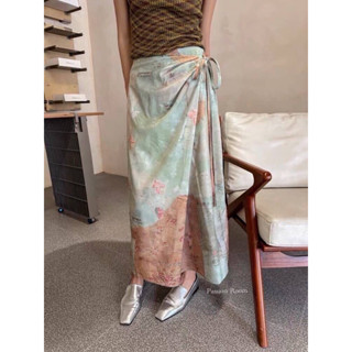 Silk skirt. Comfortable to wear. Chilling เกาหลีมากแม่กระโปรงผ้าซิลเกาหลีมีซิปซ่อนด้านหลังด้านหน้าเเต่งจีบแบบป้าย