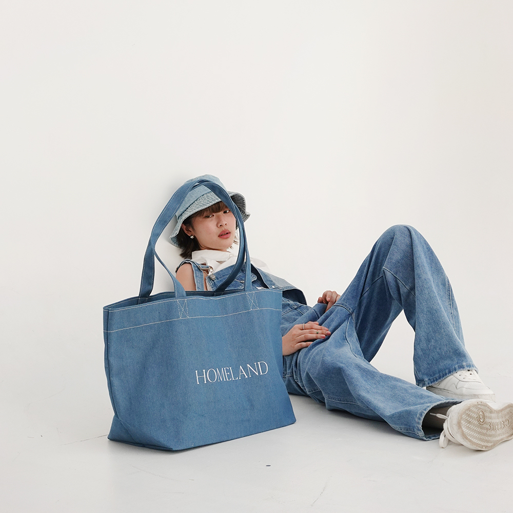 HOMELAND ♡ DENIM - กระเป๋าผ้ายีนส์ 3สี สกรีนลายสองด้าน มีฐานรองทรง มีแม่เหล็ก (Large)