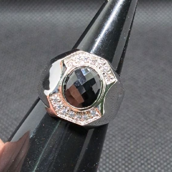 แหวน นิล Black Spinel พลอยแท้ เมืองกาญ เจียรไน เหลี่ยมนิล ขนาดพลอย 8×10 มม. ตัวเรือนเงิน 925 ชุบทองคำขาว ขนาด 61