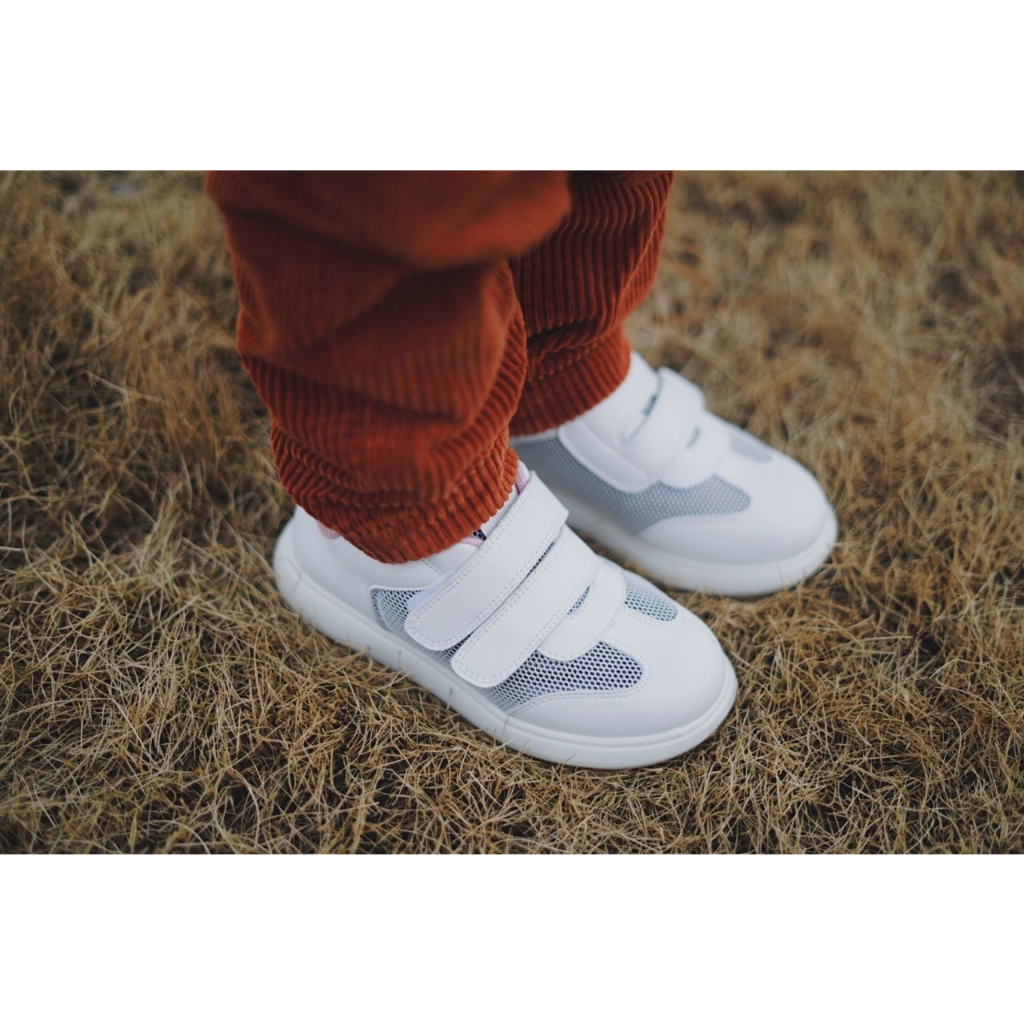 littlebluelamb รองเท้าผ้าใบเด็ก 2-6​ขวบ  (์OG-A463030) สีขาวล้วน ผ้าใบเด็ก กันลื่น คุณหมอแนะนำ รองเท้าเด็กโต