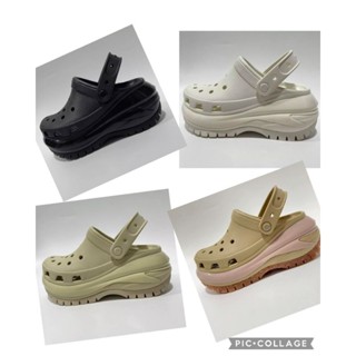 รองเท้าแตะ Crocs (พื้นสูง) สุดชิคน่ารักฟุดๆ ไซส์ W5-W9 ใส่เท่ใส่ ชิล เบาใส่สบาย รองเท้าแตะแบบหนีบ รองเท้าแตะแฟชั่น .