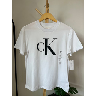 เสื้อยืดCalvin Klein" เสื้อยืดหญิงCKใหญ่ ขาว " งาน Calvin Kleinแท้100%