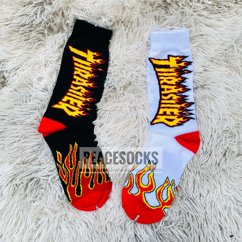 ถุงเท้าสเก็ต แบรนด์ลายไฟ Thrasher  ของมีพร้อมส่งในไทย