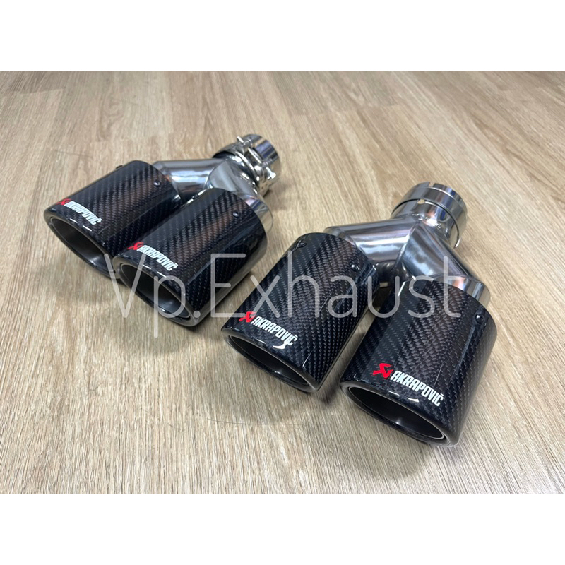 ปลายท่อคาร์บอน AKRAPOVIC ปลายคู่เข้า 2.5 นิ้ว ออก 3.5 นิ้ว (กว้างรวม8นิ้ว)