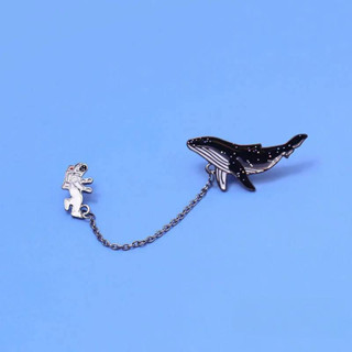 เข็มกลัด / หมุดโลหะแบบโซ่ วาฬและนักบินอวกาศ Universe Travel Astronaut and Whales  🏳‍🌈🪐🐳