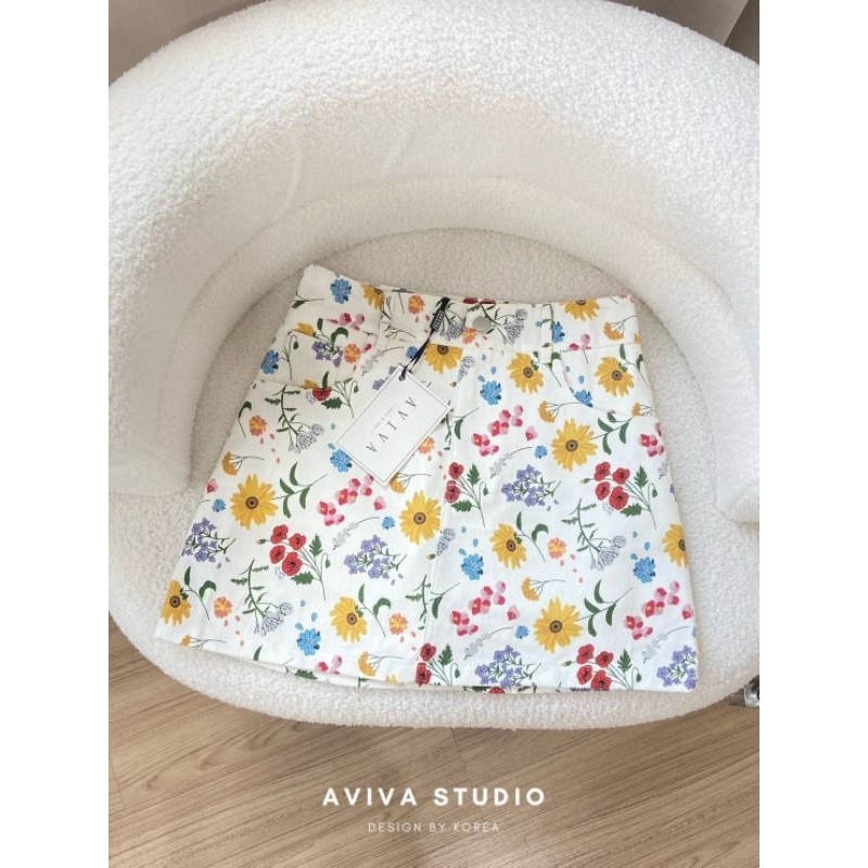 Aviva studio 🤍🌼 กางเกงกระโปรงยีนส์ขาว ดอกเหลือง