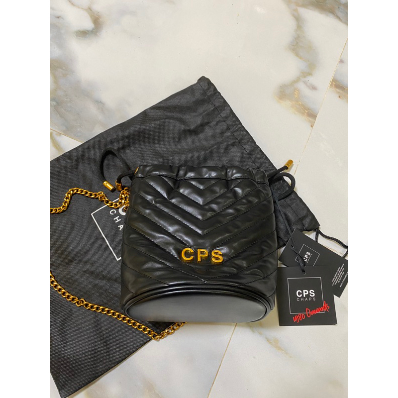 CPS CHAPS  PADDED BUCKET BAG ของแท้100%