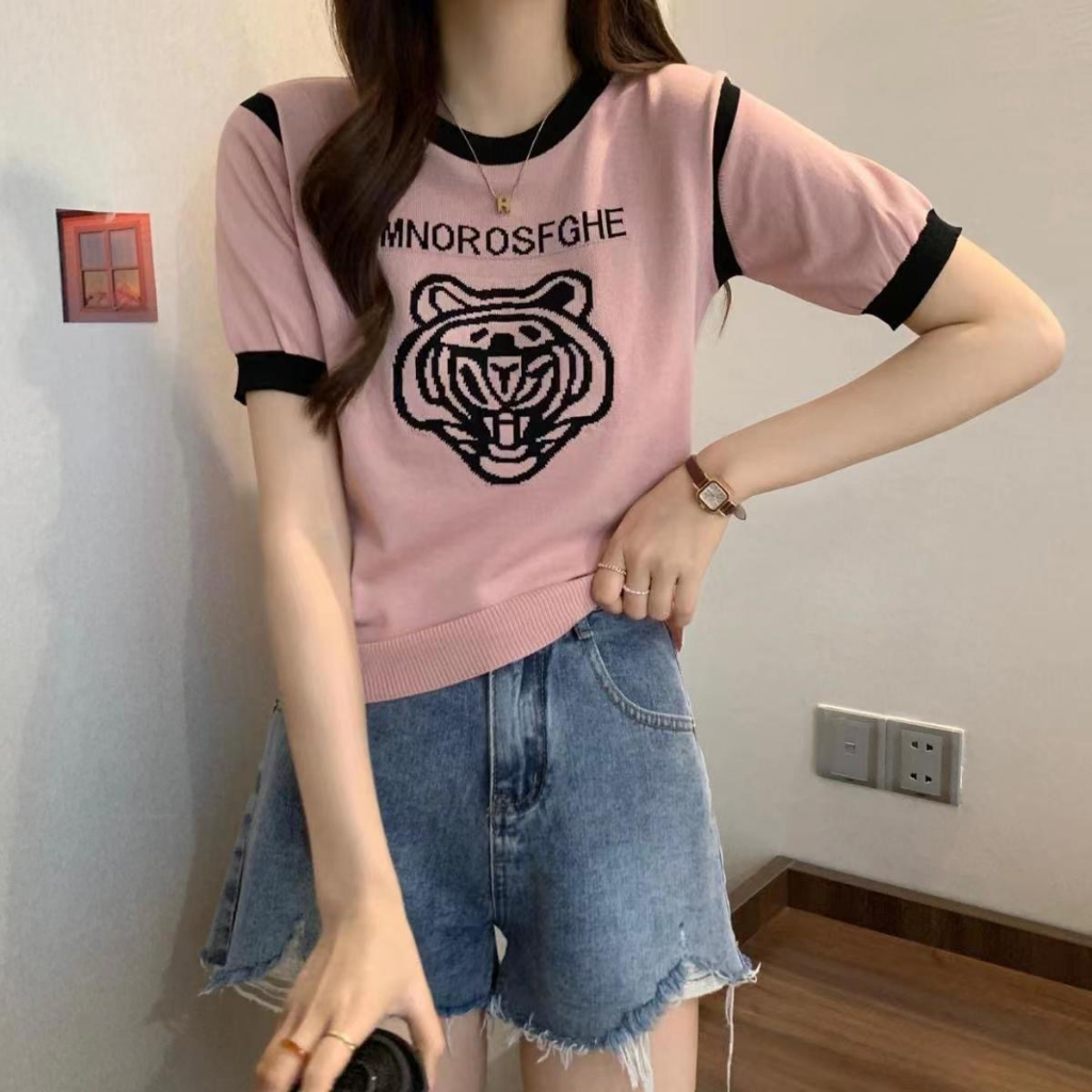 Sugar🌈พร้อมส่ง🌈เสื้อยืดคอกลม แขนสั้น ปักลายเสือ แต่งขอบเท่ๆ(55085)