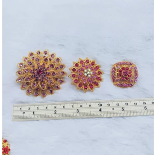 เข็มกลัดสีทองเพชรสีสวยๆ หลายขนาดอเนกประสงค์ ใช้ประดับเสื้อชุดไทย ชุดราตรี และชุดออกงาน