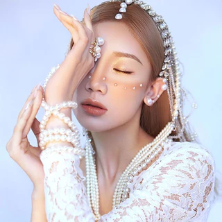 มุกติดหน้า⭐️สุดฮิต มีกาวในตัวติดออกงานสวยๆแบบสับๆ เเพคเกจสวยหรูตามภาพจ้า⭐️