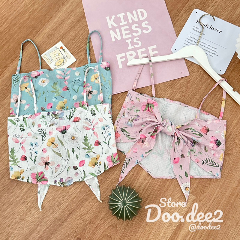 DOODEE2 เสื้อสายเดี่ยว ผูกหลัง ปลายแหลม ผ้าลายดอกไม้