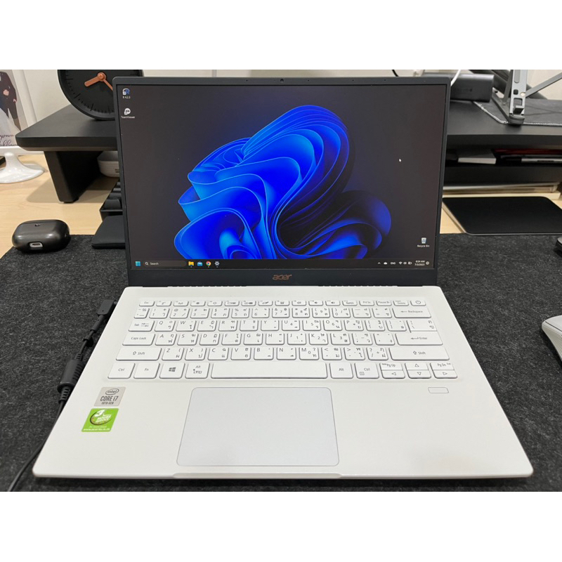 Notebook Acer Swift 5 สีขาว มือสอง