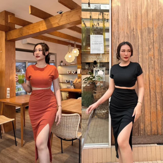 Teera❤️พร้อมส่ง✨เซต2ชิ้น เสื้อคอกลมชิด+กระโปรงผ่าหน้า เอวยางยืดรอบตัว  เนื้อผ้า ยืดร่อง