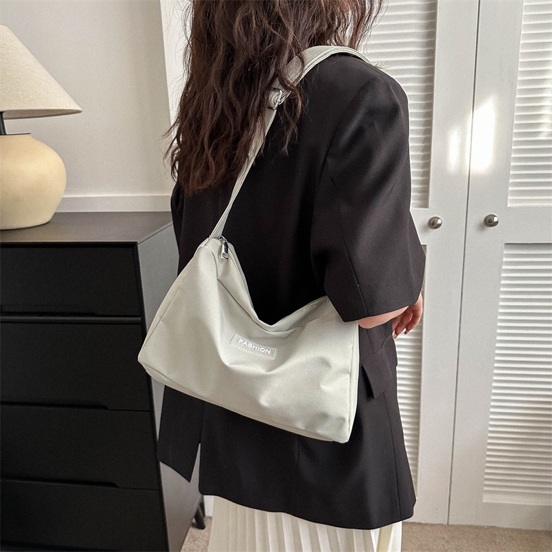 กระเป๋าถือ กระเป๋าสะพายข้างผู้หญิง กันน้ำ มีซิป J15