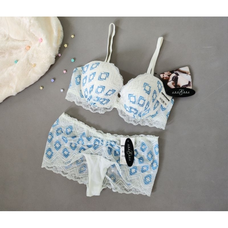 Annebra เสื้อชั้นในลูกไม้  32D