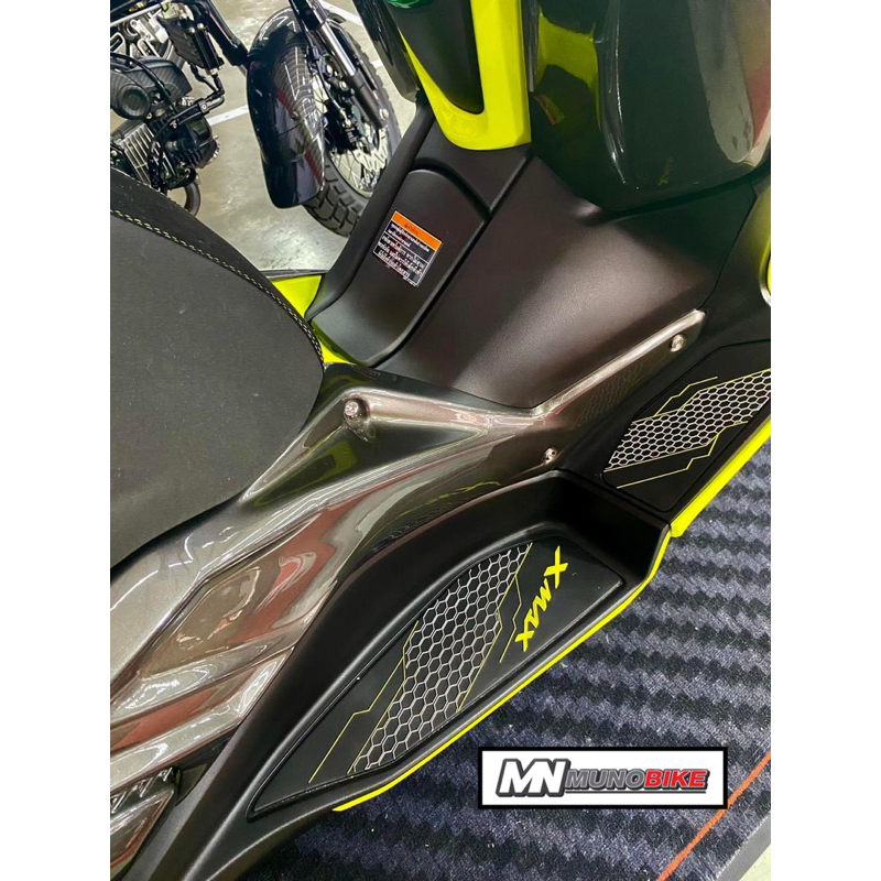 แผ่นพักเท้าหน้า แบบยางซิลิโคน Yamaha Xmax (2017-2025)พร้อมส่ง